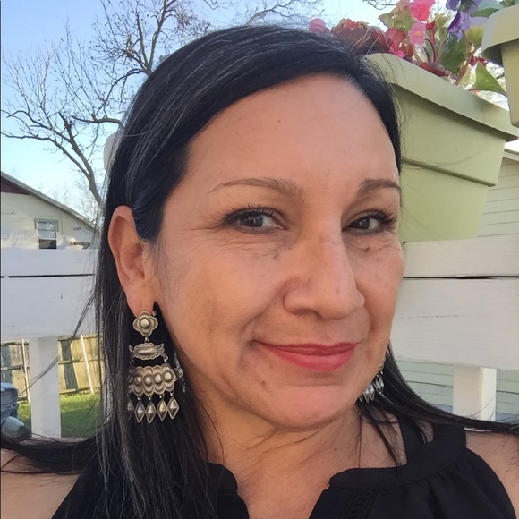 Meet your Posher, Lucinda - Picture 1 of 1